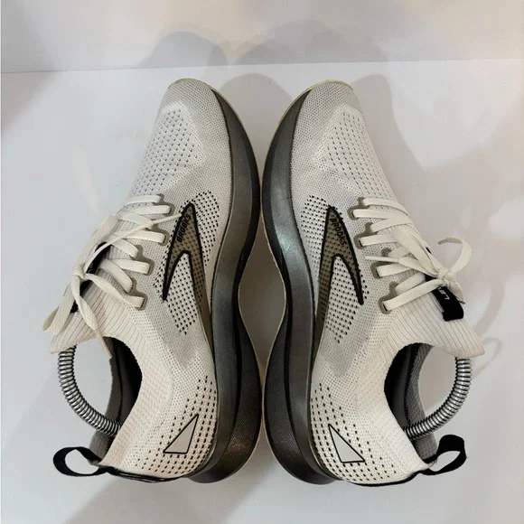 Brooks Levitate size 9.5 - Picture 7 of 9
